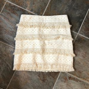 HD in Paris sz 4 cream skirt